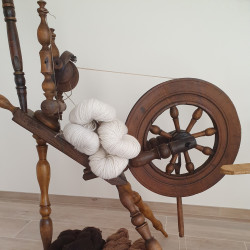 Alpakų vilnos siūlai baltos spalvos