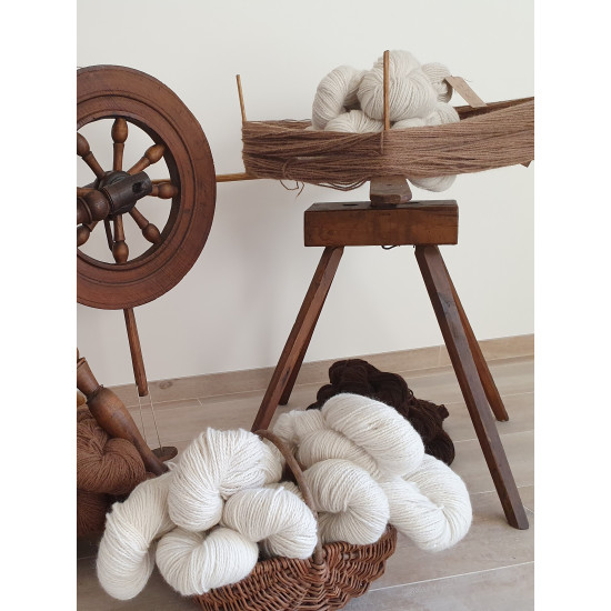 Alpakų vilnos siūlai baltos spalvos