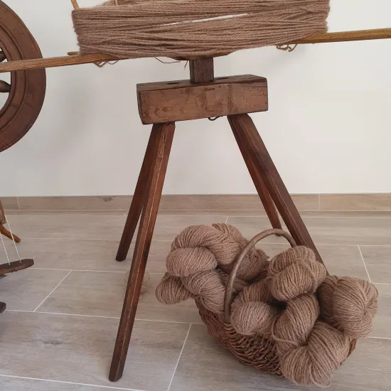 Alpakų vilnos siūlai karamelinės spalvos